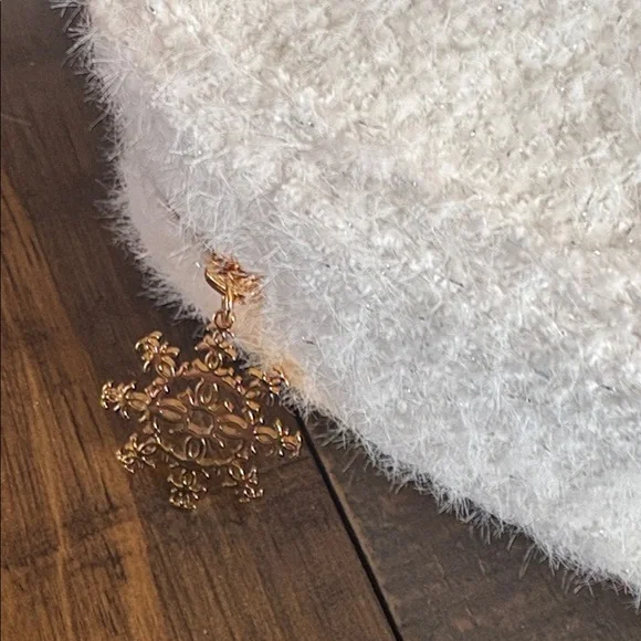 Chanel Beaute Snowflake Cosmetic Bag - Picture 2 of 7